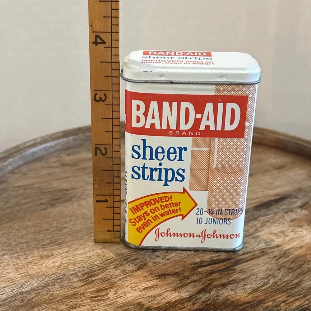 vintage Johnson & Johnson BandAid Sheer Strips metal tin. 1960. Medical.hinged.